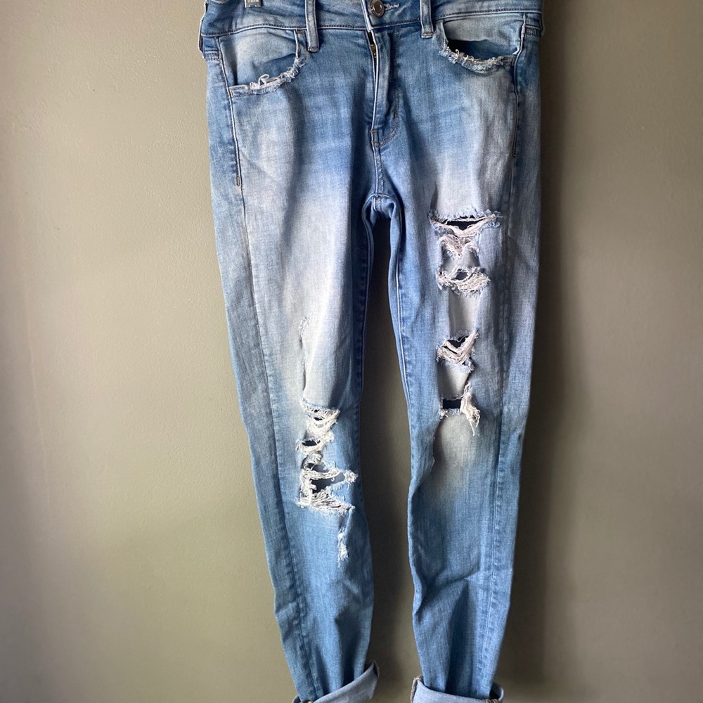 American Eagle Distressed Jeans size 6